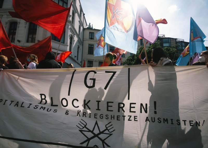 Malo ljudi na prosvjetu uoči samita G7, traže zabranu fosilnih goriva i zaštitu životinja