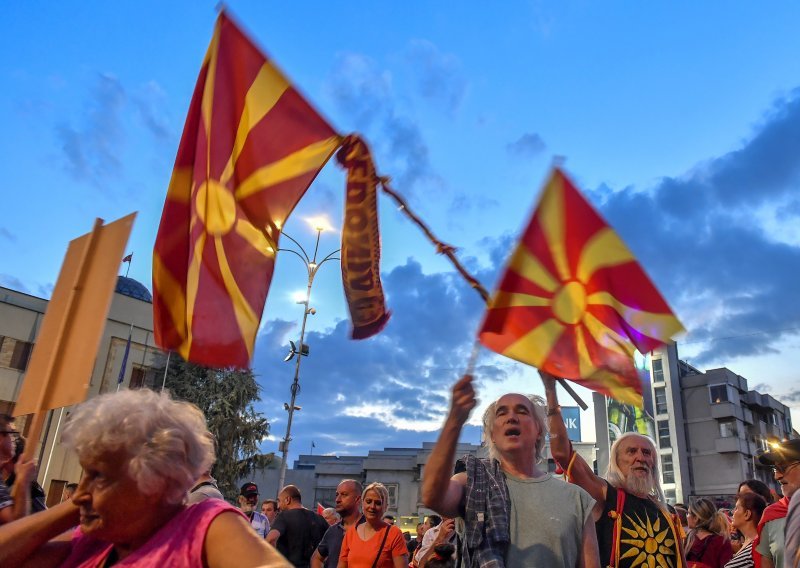 Prosvjednici blokirali Skopje zbog kompromisa s Bugarskom i EU