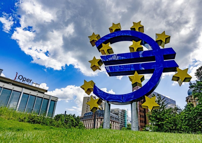Posustalo kreditiranje tvrtki i građana u eurozoni na kraju 2022.
