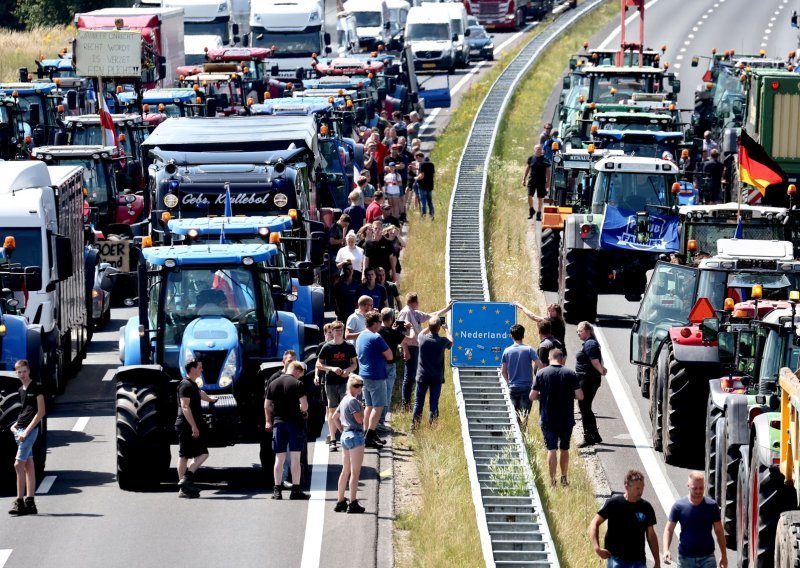 Nizozemskim farmerima prekipjelo: Vlada traži da postanu 'zeleni', oni odgovorili blokadama. Što s time imaju fleksitarijanci?