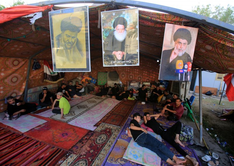 Bagdad: Deseci tisuća sljedbenika molitvom dali podršku Moktadi Al-Sadru