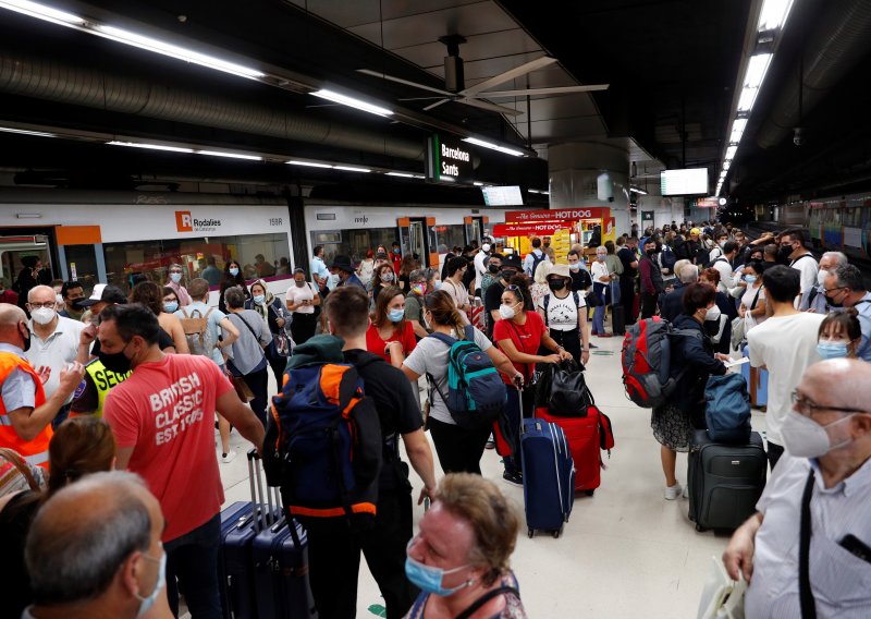 U Španjolskoj superbrzi vlakovi zaustavljeni na čak pet sati jer je netko ukrao kablove
