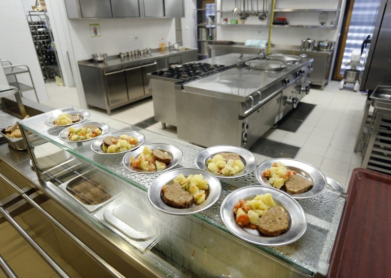 U Puli tvrde da su primorani povećati cijene obroka djeci u školama