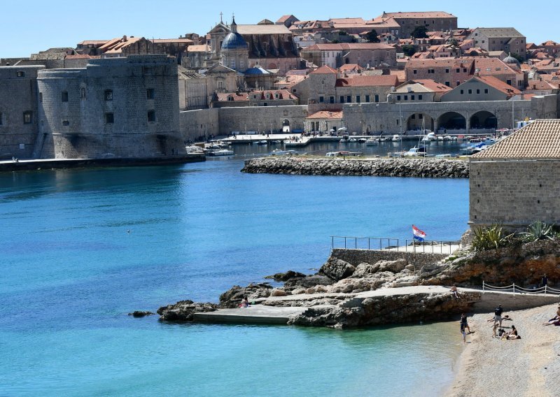 Na plaži u Dubrovniku pronađeno beživotno tijelo muškarca