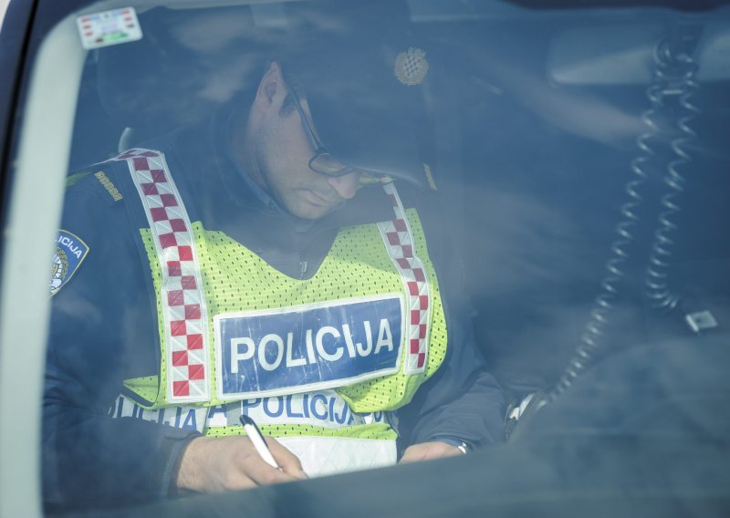 Pulska policija u sat vremena dvaput zaustavila istog pijanog vozača, ukupno mora platiti kaznu od 25.600 kuna