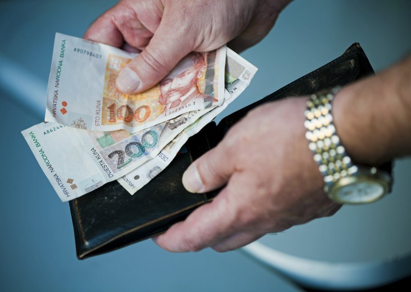 Istraživanje otkrilo koliko novca Hrvati uštede svaki mjesec. Iznos je prilično malen, a muškarci su 'šparniji' od žena