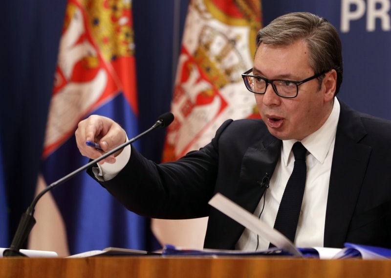 Vučić odlikovao suspendirane kosovske policajce: 'Branili su iskonske europske vrijednosti'
