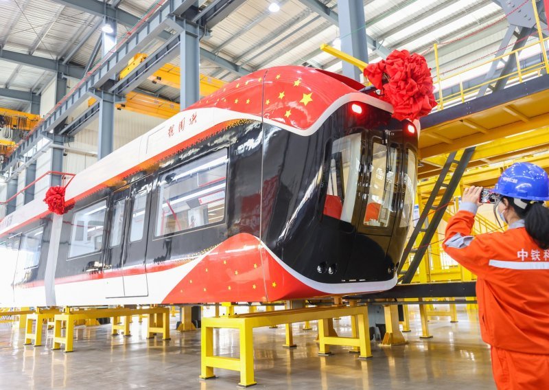 Kinezi napravili viseći 'maglev' vlak, ali su sirovine toliko skupe da će ga malo tko moći proizvoditi