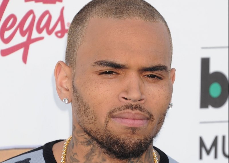 Chris Brown uhićen pa pušten uz jamčevinu