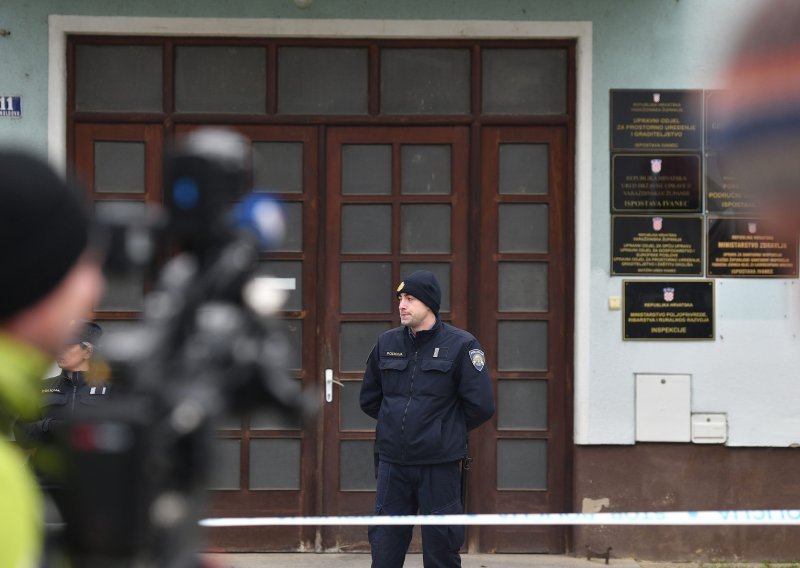 [FOTO] 40-godišnjak ubacio Molotovljev koktel u prostorije Centra za socijalnu skrb u Ivancu