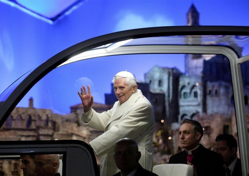 Kardinal Bozanić pozvao vjernike na molitvu za papu Benedikta XVI.
