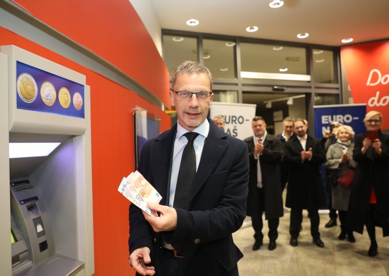 Vujčić i Primorac nakon ponoći podignuli eure s bankomata: 'Drago mi je da smo pokazali da bankomati rade'