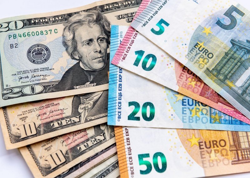 Dolar oštro pao prema košarici valuta, euro ojačao