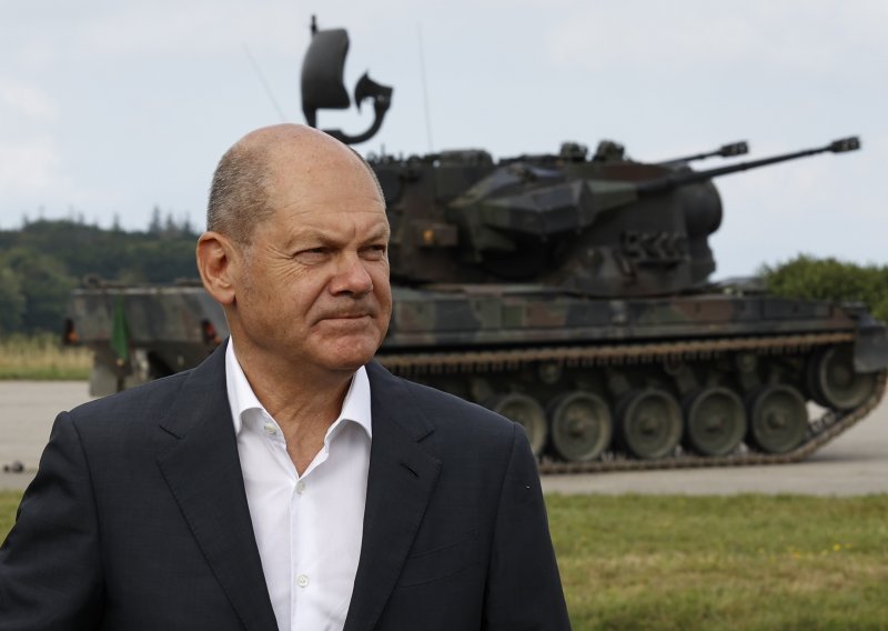 Scholz obrazložio odluku Njemačke: Tenkovi stižu u Ukrajinu, ali nećemo slati ni vojsku ni zrakoplove
