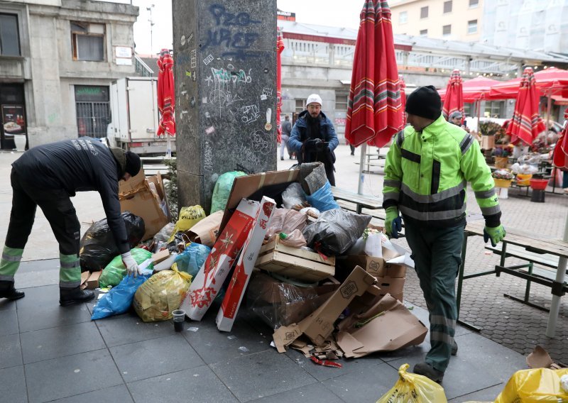 [VIDEO/FOTO] Radnici Čistoće jutros odvoze otpad samo s interventnih lokacija u Zagrebu, pogledajte kako to izgleda