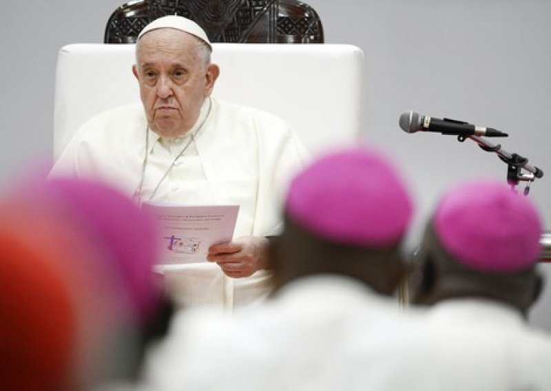 Papa na Angelusu zavapio: Zaustavite trgovce ljudima!