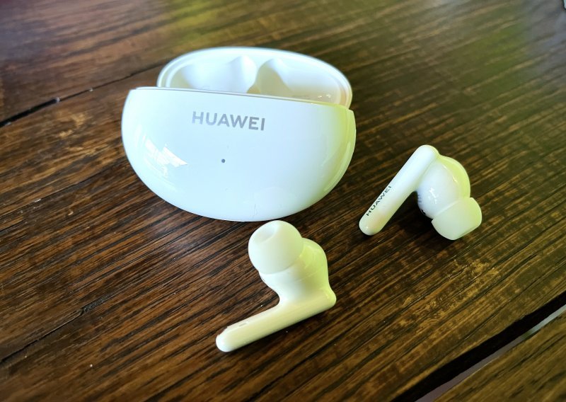 [FOTO] Kvalitetan zvuk i solidne značajke po atraktivnoj cijeni: Isprobali smo bežične slušalice Huawei FreeBuds 5i