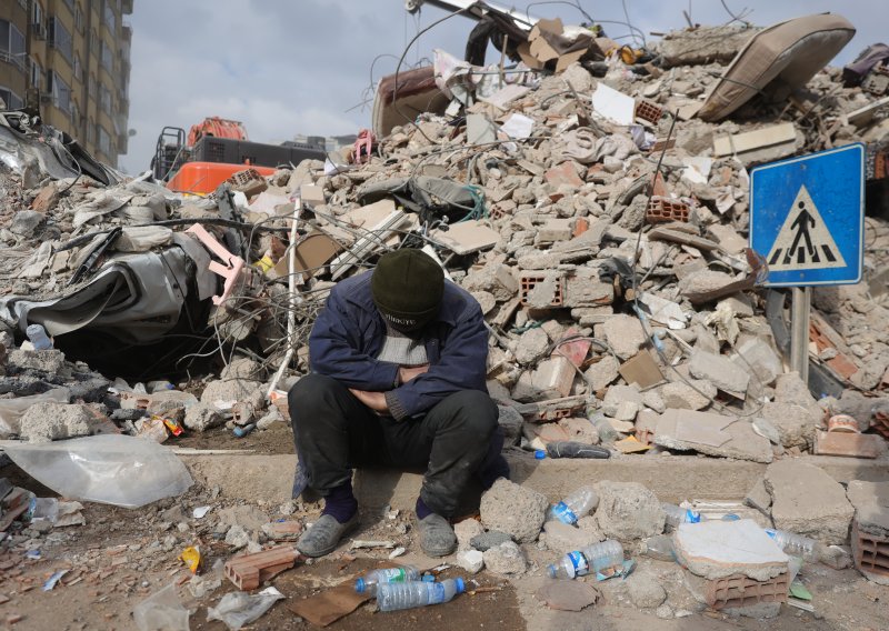 Sve manje nade za preživljavanje nakon potresa, a broj poginulih premašio 23.000