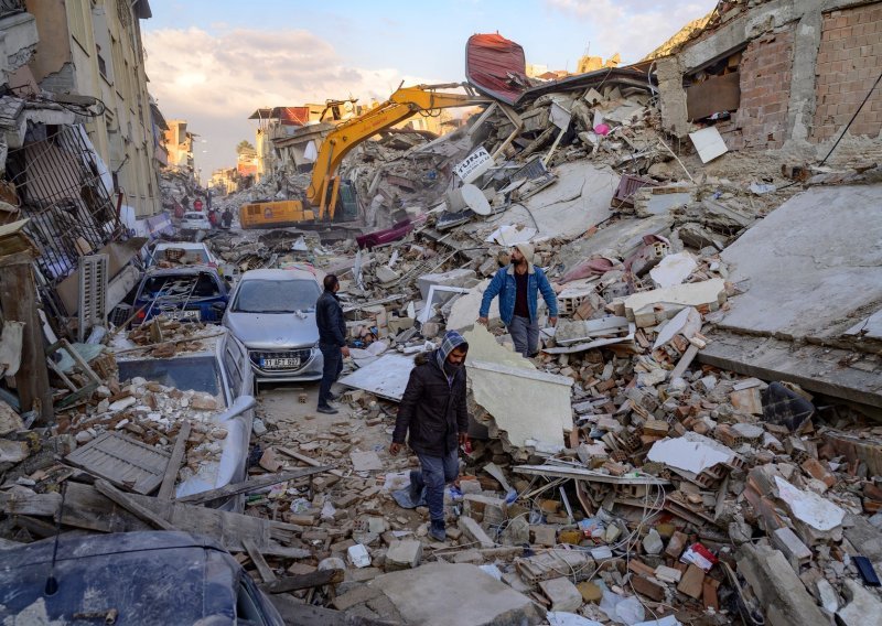 UN prvi put nakon potresa u pobunjeničkoj zoni u Siriji, otvoren novi prijelaz: Gueteress pozvao na prikupljanje gotovo 400 milijuna dolara