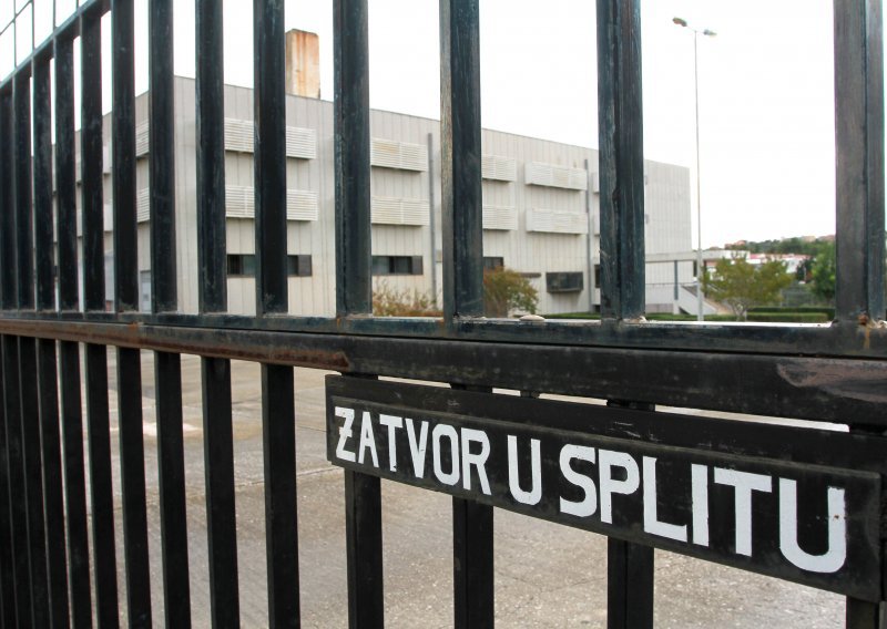 U zatvoru završio muškarac koji je u Splitu pred djetetom premlatio i silovao suprugu