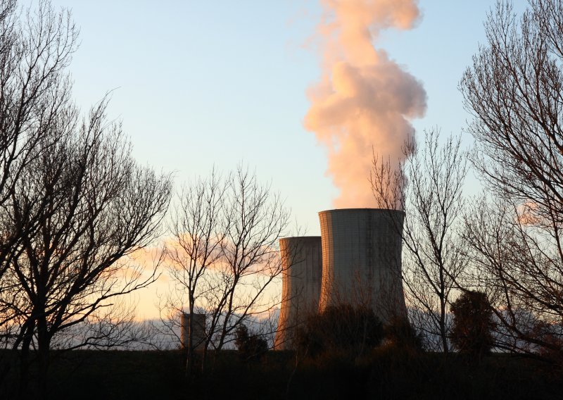 Francuzi zatvaraju 17 nuklearnih reaktora