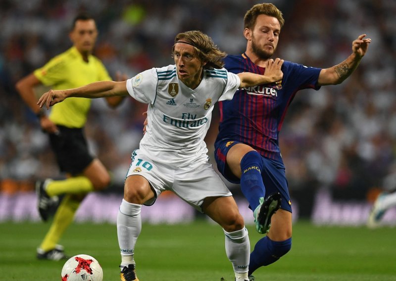 Luka Modrić morao je izabrati pet najboljih s kojima je igrao; četvorica su iz Real Madrida, a jedan je iz - Barcelone