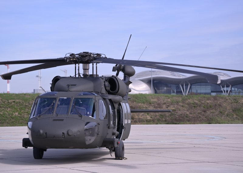 Dva helikoptera Black Hawk prizemljena zbog tehničkih problema