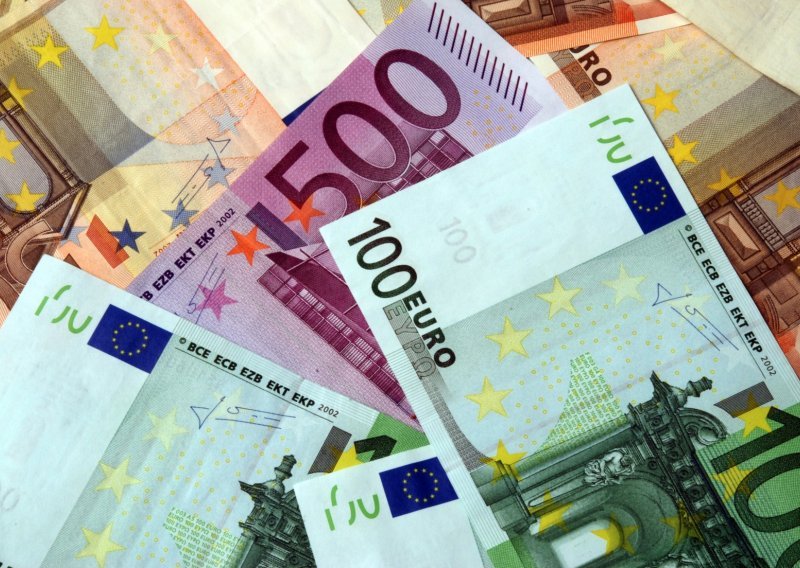 Ponuda novca u eurozoni pala kao nikad u povijesti