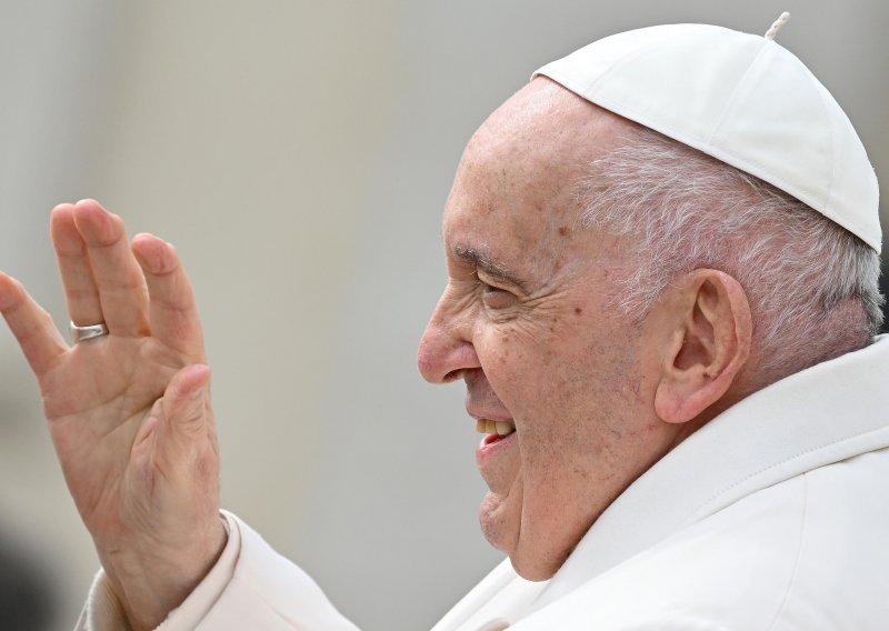 Papa Franjo u subotu napušta bolnicu, mogao bi voditi misu na Cvjetnicu