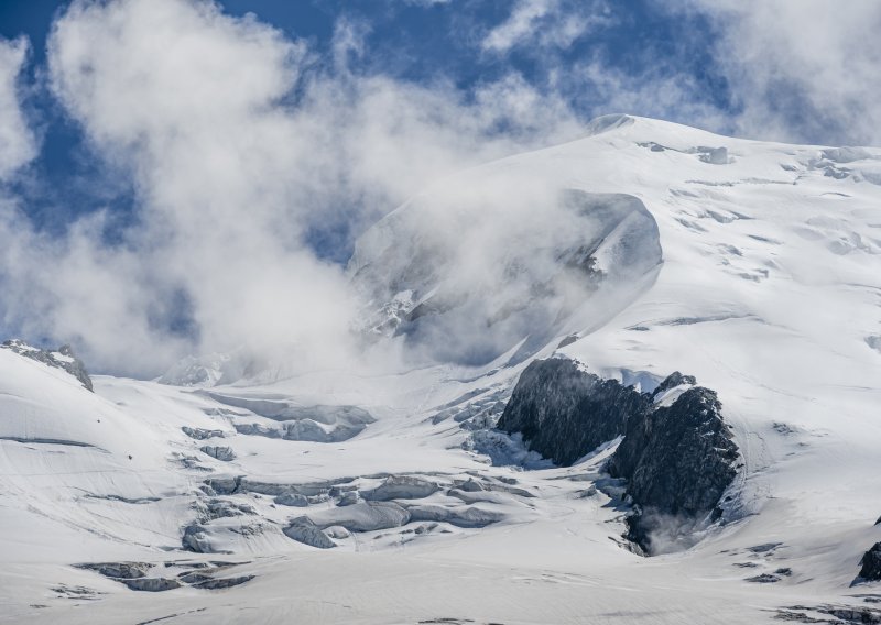 Dva skijaša stradala u lavini u talijanskim Alpama