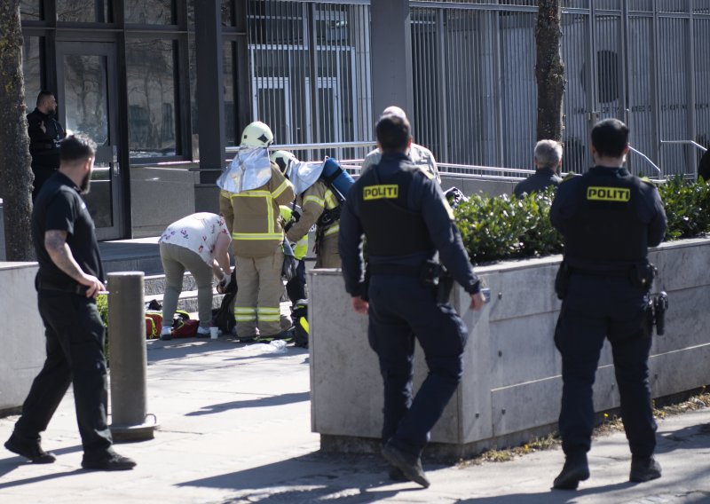 Mladić se zapalio pred američkim veleposlanstvom u Kopenhagenu