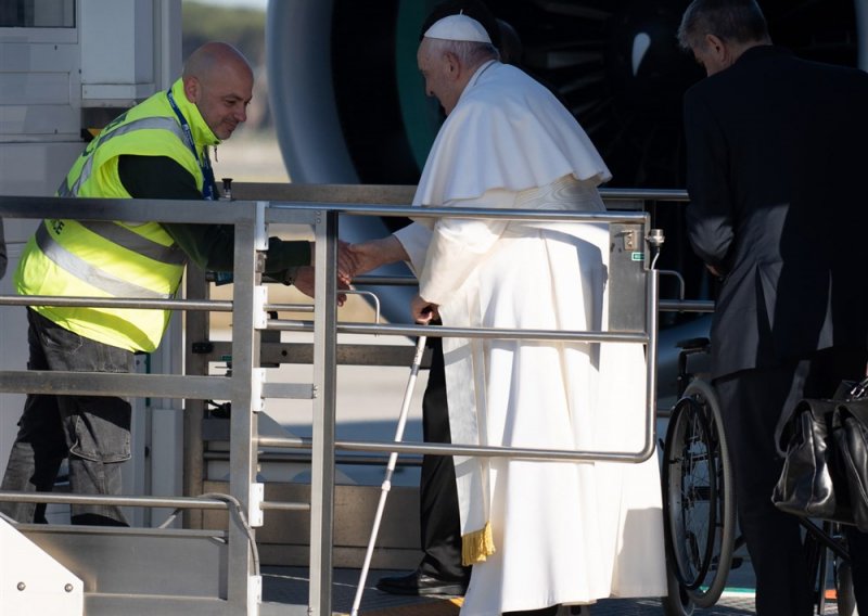 Papa doputovao u Mađarsku, sastaje se s Orbanom