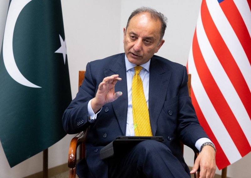 Pakistanski ministar: 'Platili smo rusku naftu u juanima po sniženoj cijeni'