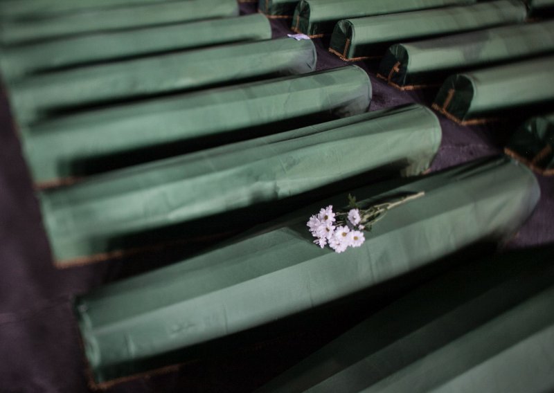Tisuće ljudi u 'maršu mira' prema Srebrenici