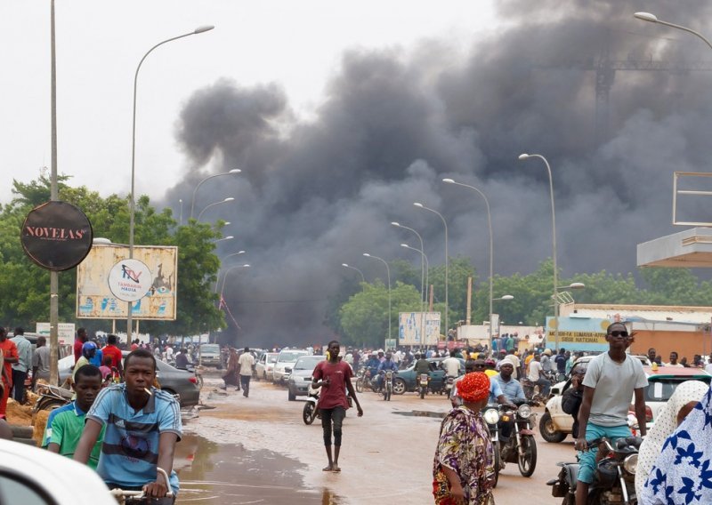 Pučisti u Nigeru optužuju: Francuska želi izvesti vojni udar