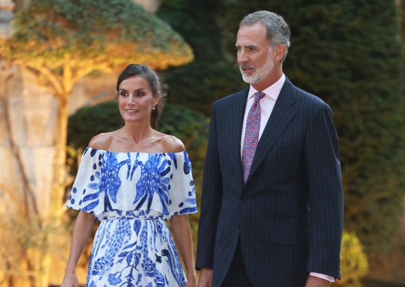 Idealan ljetni stajling: Kraljica Letizia oduševila u efektnoj haljini i cipelama koje obožava