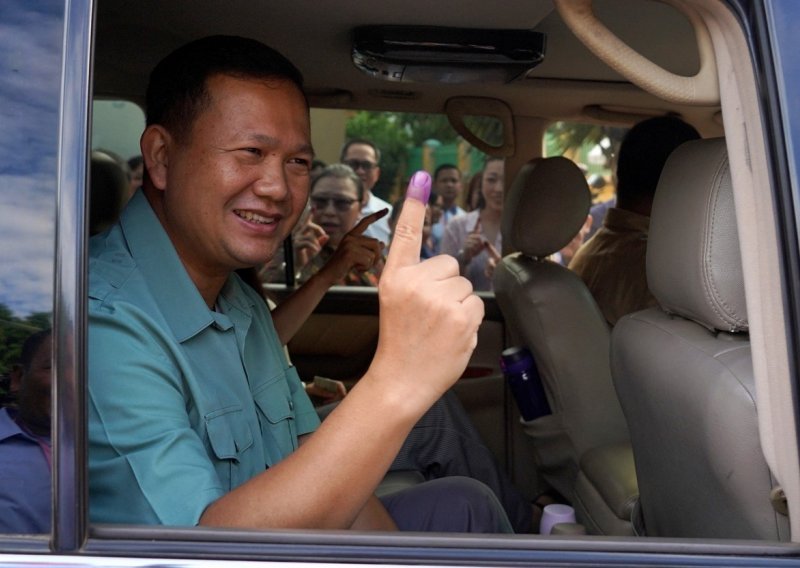 Smjena vlasti u Kambodži, sin će naslijediti oca