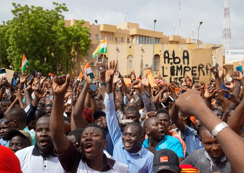 AFP povukao vijest da veleposlanici Njemačke i SAD-a moraju napustiti Niger