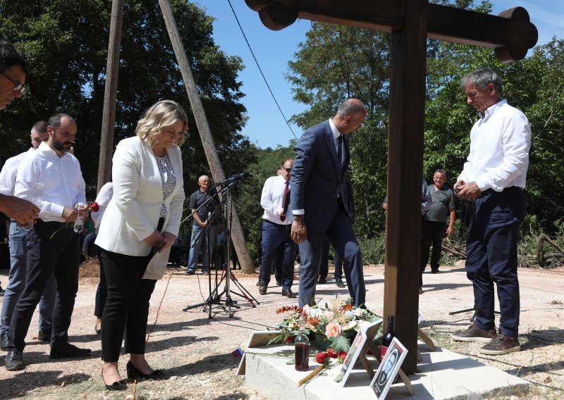 Održana komemoracija za šestero ubijenih srpskih civila u Gruborima