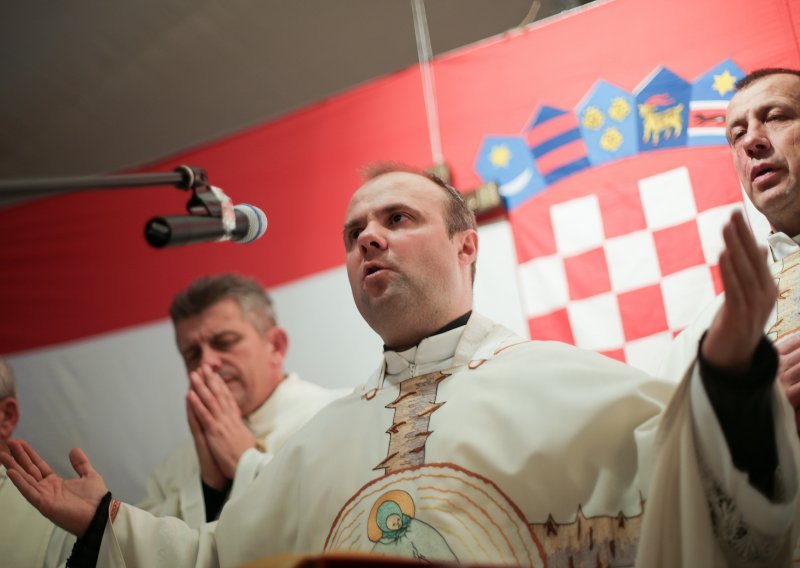 Zagrebački nadbiskup smijenio don Damira Stojića, novi posao 'vojna tajna'