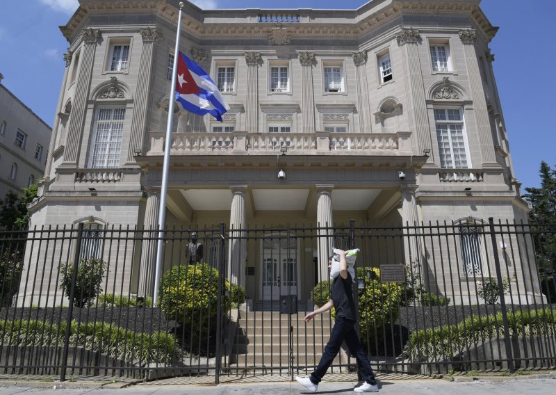 'Teroristički napad': Molotovljevim koktelima na veleposlanstvo Kube u Americi