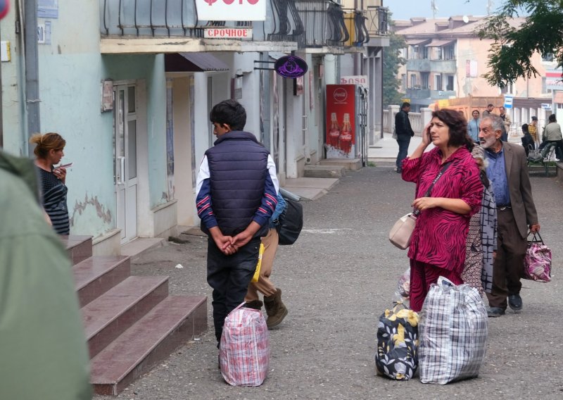 Više od 13.000 izbjeglica stiglo u Armeniju, u eksploziji 20 poginulih