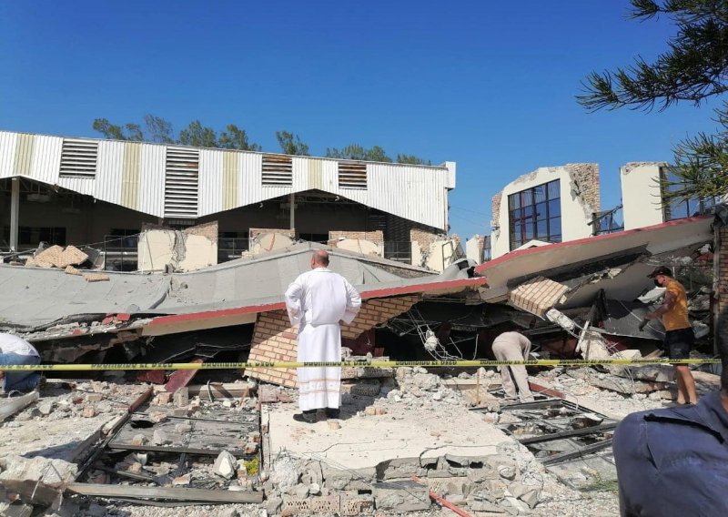 Urušio se krov crkve za vrijeme mise: Poginulo devet osoba, dvadesetak ozlijeđenih