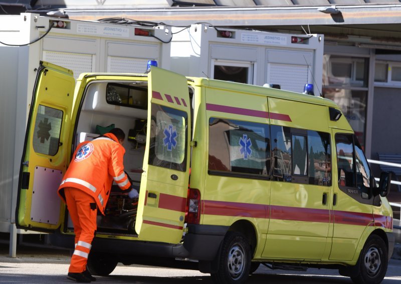 Za vrijeme intervencije u Zagrebu napadnuta ekipa Hitne pomoći