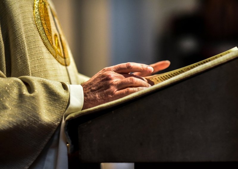 Kako i kada svećenici idu u mirovinu? Svaka biskupija ima svoja pravila