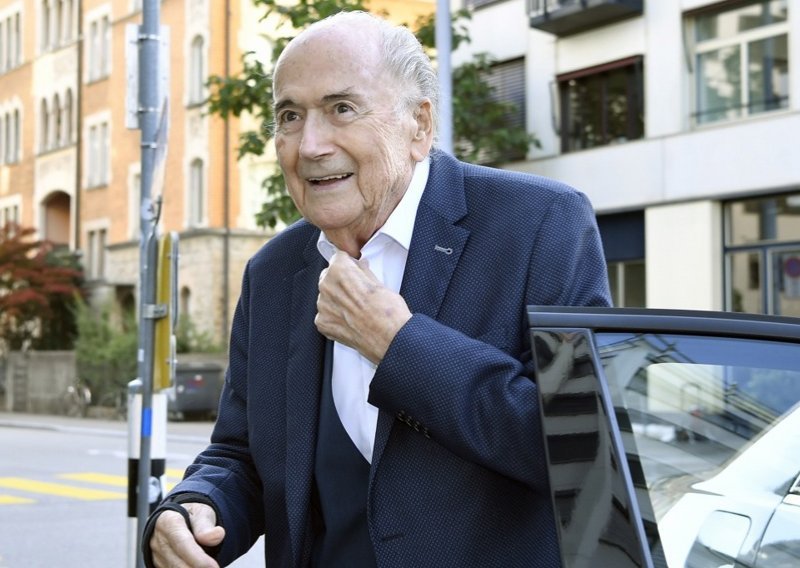 Bivši predsjednik Fife Blatter izgubio živce kad je doznao odluku: To je apsurdno!
