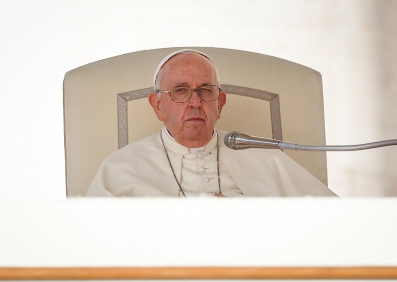 Papa Franjo poziva na prekid rata: Braćo, zaustavite se!