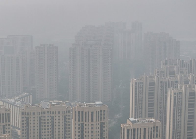 Na sjeveru Kine zbog smoga vidljivost pala na manje od 50 metara