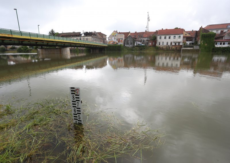 Kupa u Karlovcu nakon 14 sati rasta prešla u stagnaciju