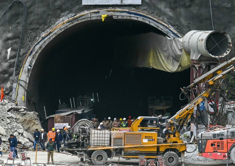 Indijske radnike zatrpane u tunelu pokušavaju spasiti 'štakorskim rudarenjem'